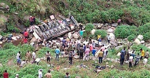 Hindistanda avtobus yük maşını ilə toqquşdu: 15 ölü, 40 yaralı