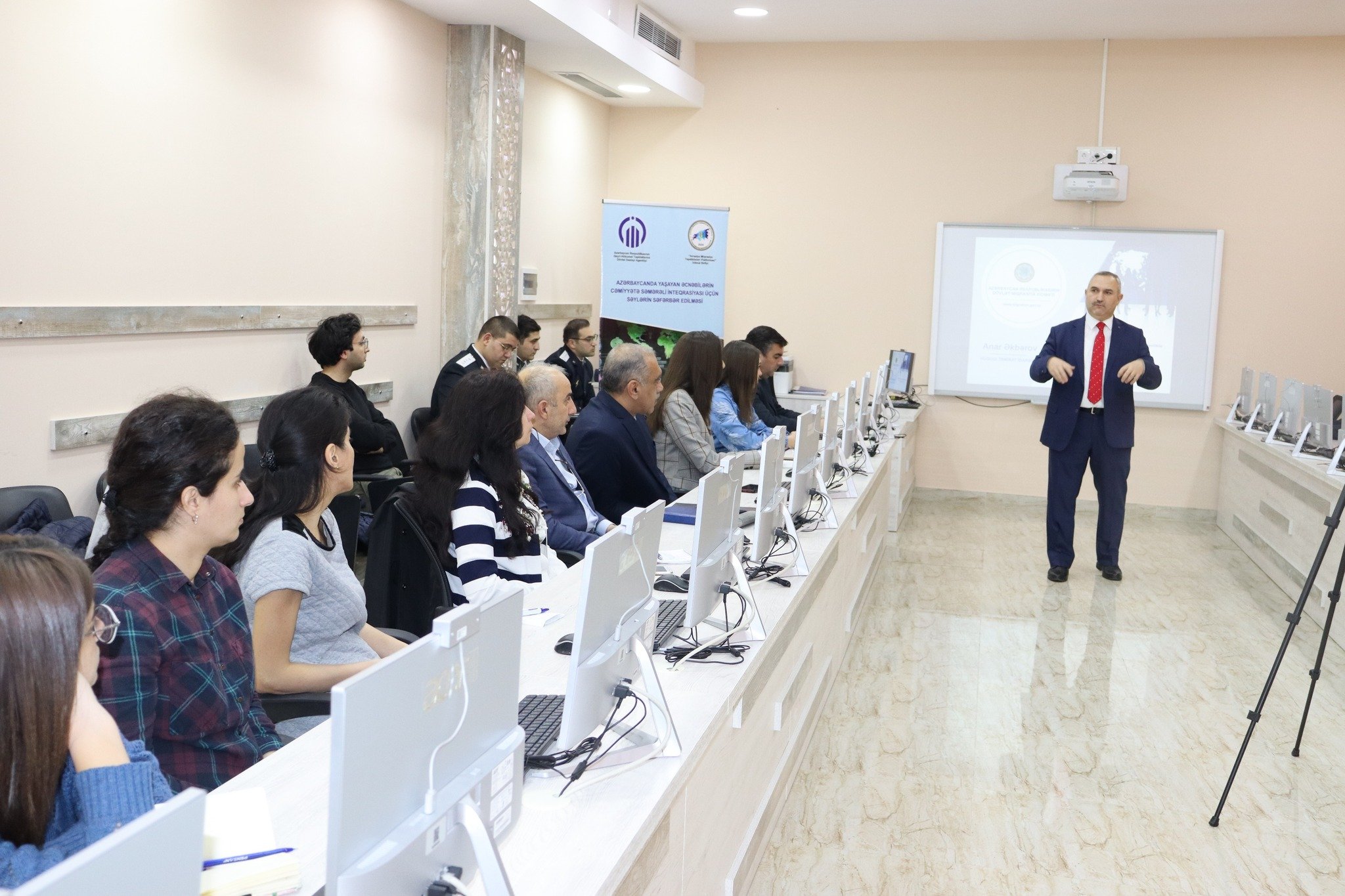 Təhsil müəssisələrinin əcnəbi tələbələrlə işləyən məsul şəxsləri üçün seminar təşkil olunub