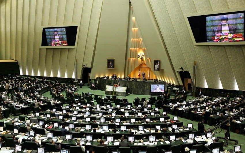 İran parlamentinin deputatı istefa verir