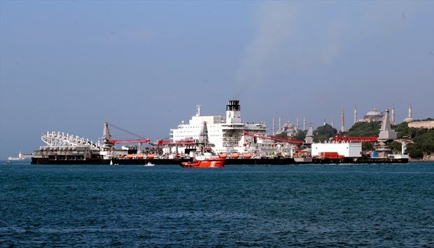 İstanbul boğazında gəmi saya oturdu, hərəkət dayandı