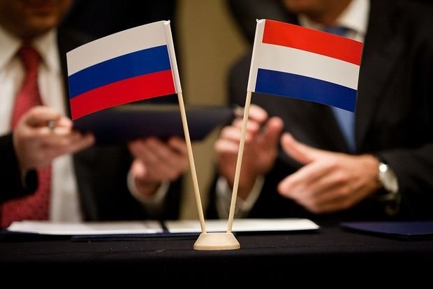 Niderland 17 rusiyalı diplomatı ölkədən çıxarır