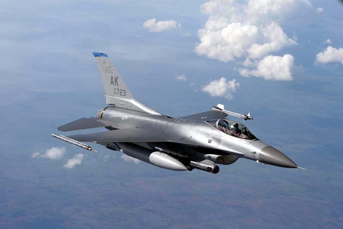 Ukrayna ilk F-16 qırıcılarını yaxın 6  ay ərzində əldə edə bilər