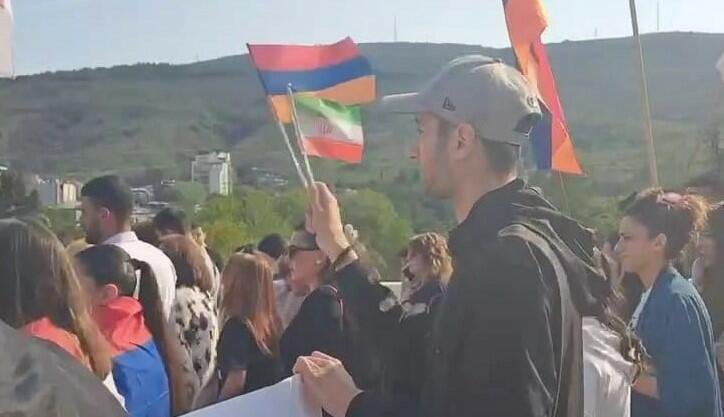 Ermənilərin Bakıya qarşı yürüşü: İran bayrağını qaldırdılar