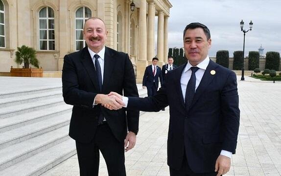 İlham Əliyev Qırğızıstan prezidenti ilə görüşdü - Foto