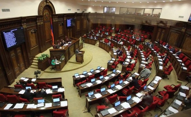 Ermənistan parlamentinin ilk spikeri öldü