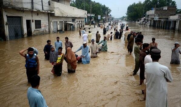 Pakistanda güclü daşqınlar: Bu şəhər su altında qaldı