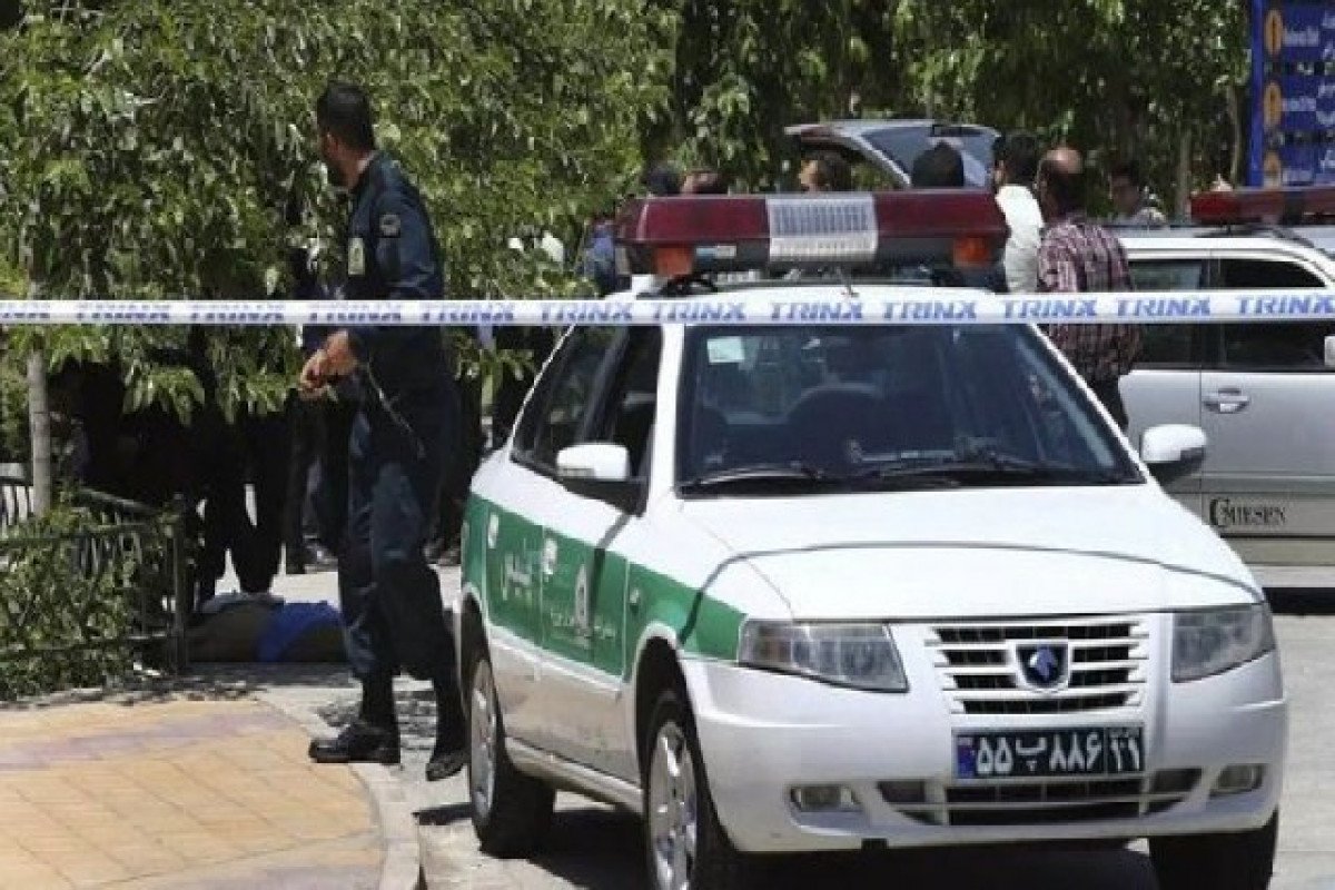 Silahlı şəxslər iki polis əməkdaşını öldürüb - İranda