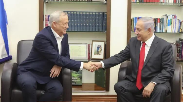 Netanyahu Qantzdan ona verilən pulu qaytarmağı tələb edib