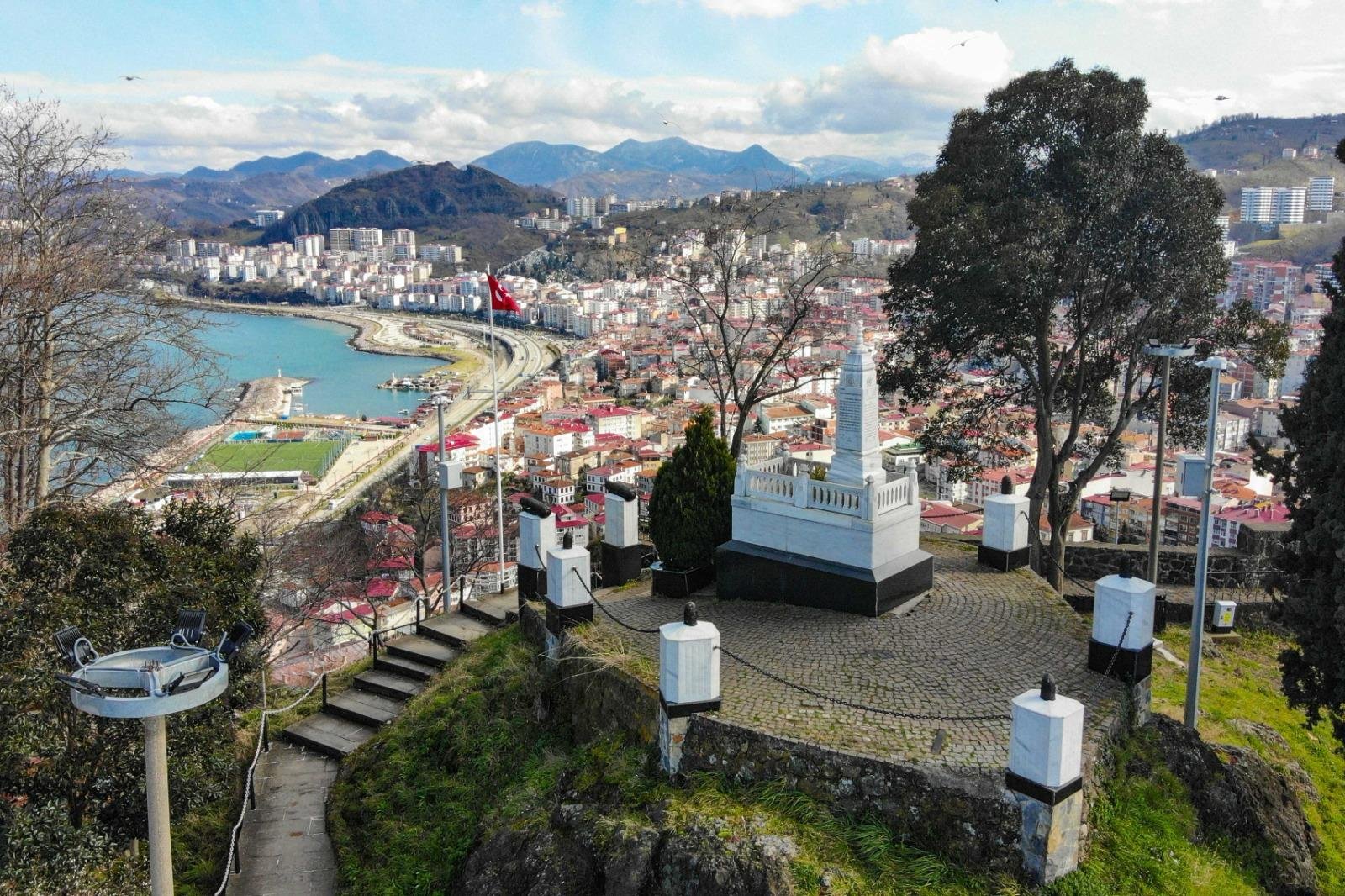 Tarixin yadigarı, yaşı bilinməyən Giresun qalası