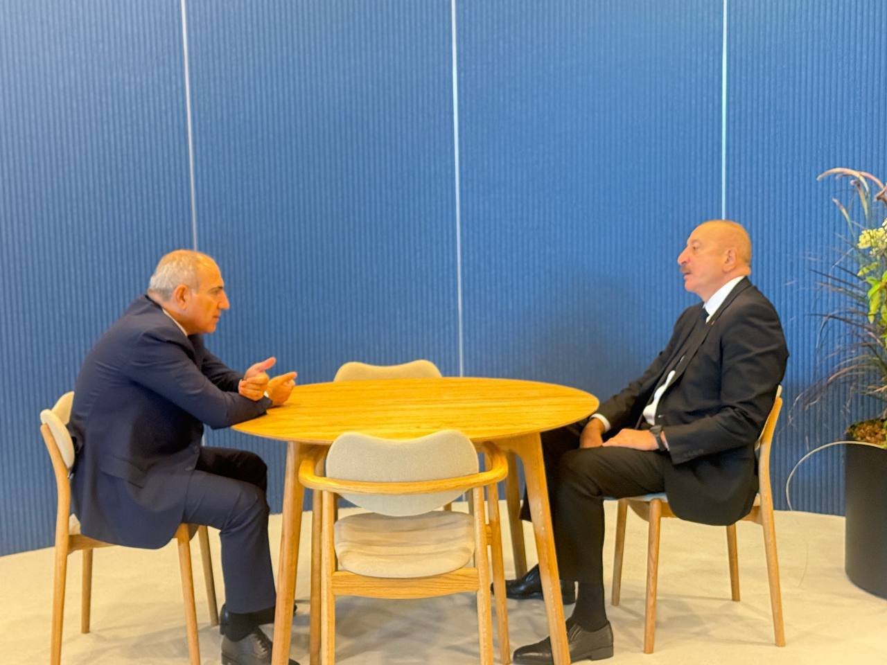 İlham Əliyev Paşinyanla görüşdü - FOTO