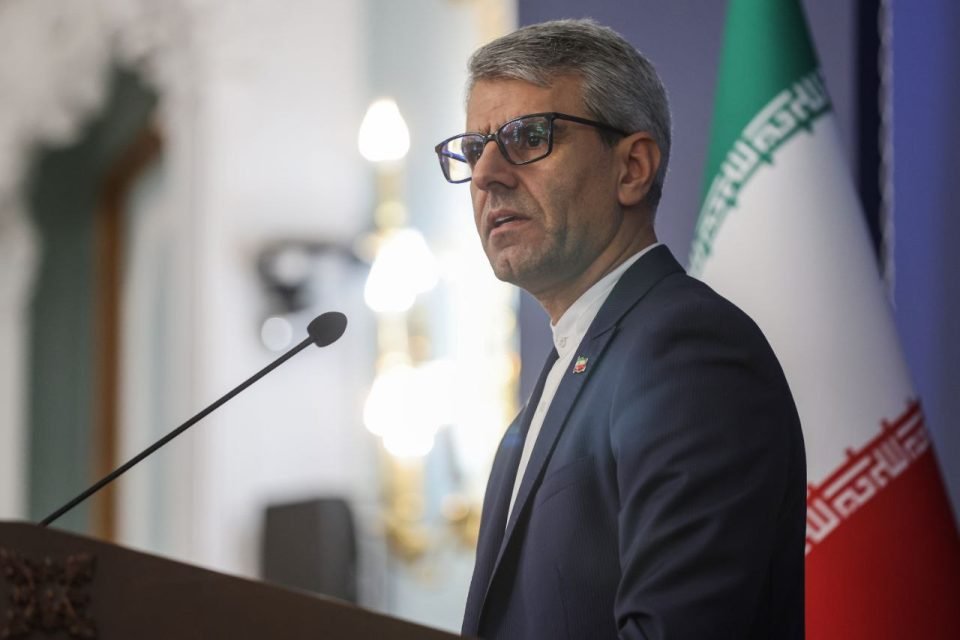 İran İsrail ordusunun humanitar flotiliyaya hücumlarını pisləyib