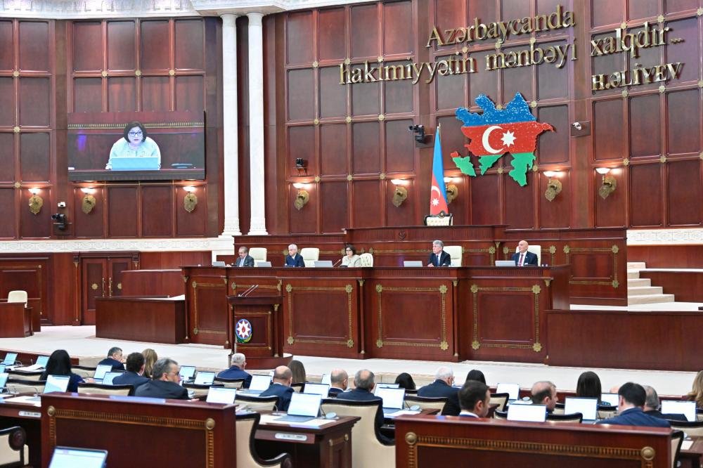 Milli Məclisdə jurnalistlərə qoyulan qadağa ləğv edildi