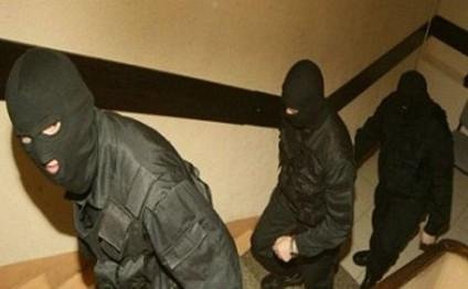 Deputatın evinə silahlı basqın: Bahalı əşyalar oğurlandı