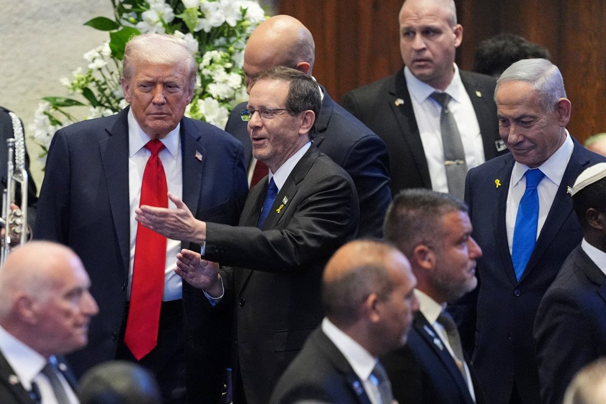 Tramp Netanyahunu bağışlaması xahişi ilə İsrail prezidentinə