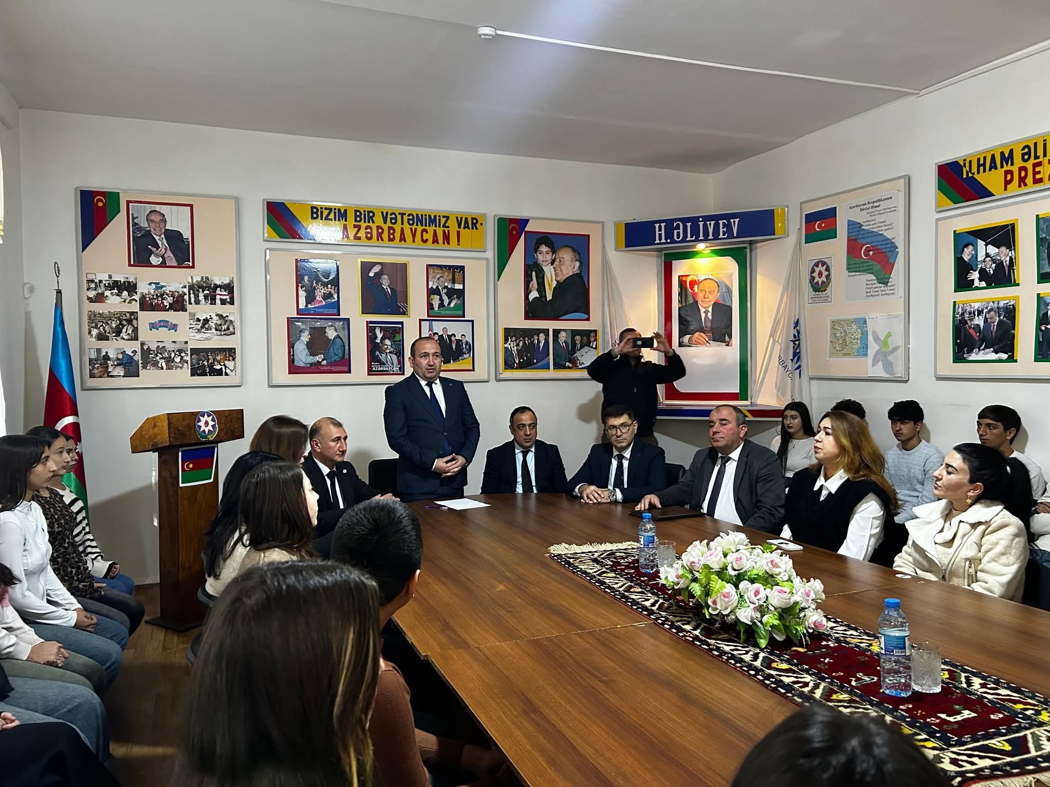 Ümummilli lider Heydər Əliyevin əziz xatirəsi ehtiramla yad edilib