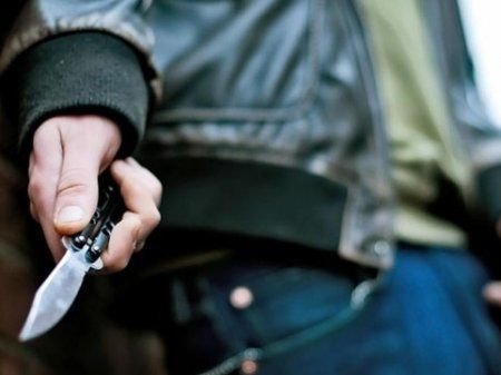 Sərxoş kişi qardaşını bıçaqladı